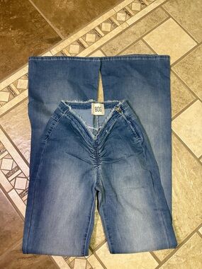 BDG Medium Blue High-Rise Ruched Front Straight Jeans lots of stretch